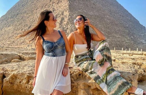 Private Day Tour to Giza Pyramids and Sphinx with Pickup