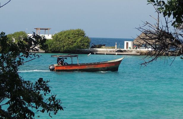 Premium Boat Rosario Islands Rental Experience