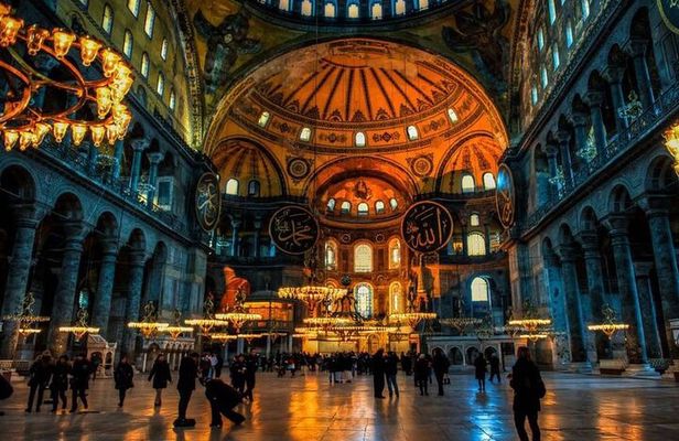 Hagia Sophia - Hippodrome - Iron Church - Balat & Boat Tour