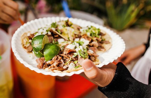 Mexico City: Roma Tacos Food Tour by Awarded Chef Abel Hernandez