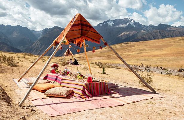 Picnic with Llamas and Chinchero, Moray and Maras