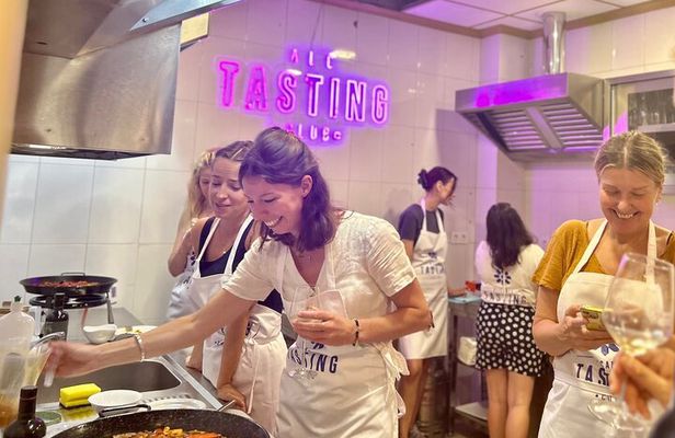 Alicante Paella Cooking Class, Tapas, Drinks and Marketplace