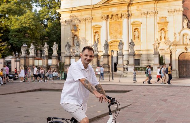 3-Hour Guided Bike Tour Highlighting Krakow