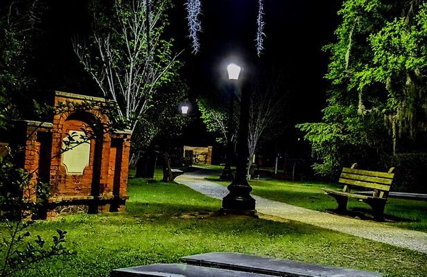 Interactive Paranormal Ghost Walking Tour in Savannah Georgia