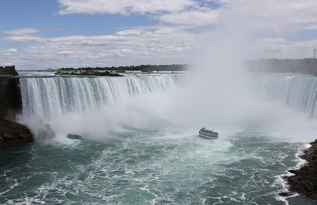 Niagara Falls Day Tour from Toronto with Wine Tasting
