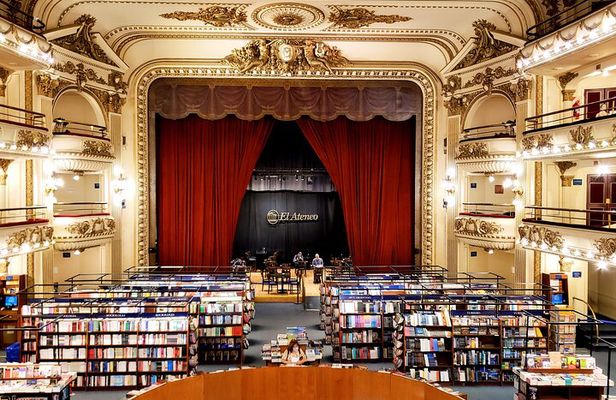 Explore Buenos Aires Highlights on a Walking Tour
