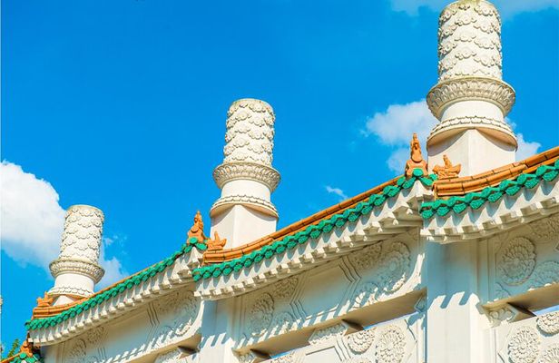 Private Taipei Tour: Dihua St., National Palace Museum, Beitou