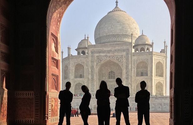 Jaipur to Agra Day Trip with Fatehpur Sikri and Abhaneri Stops