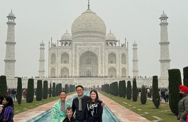 Taj Mahal Tour with Enchanting Elephant Sanctuary Visit