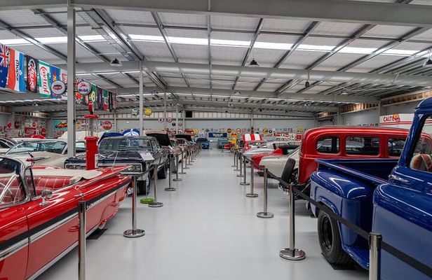 Craft beers & car museum - Half Day Tour incl beverage samples