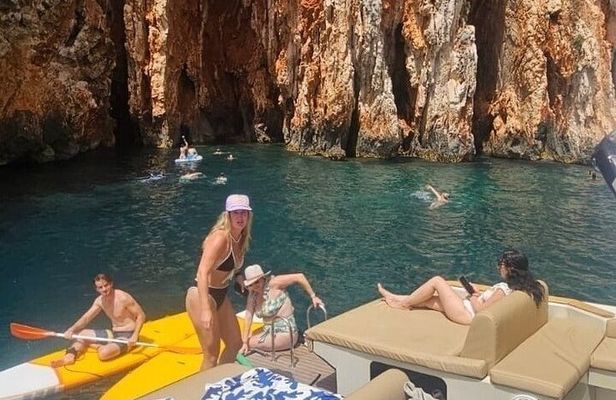 Red rocks & Hells' islands private getaway tour