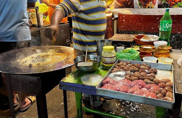 Street Food, Hidden Markets & Ancient Temples of Mumbai