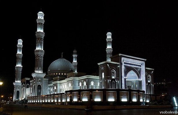 Guided Night Time Tour of Astana in a Private Car