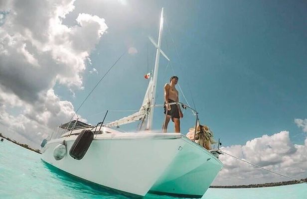 Catamaran Isla Mujeres Drinks and Lunch Party