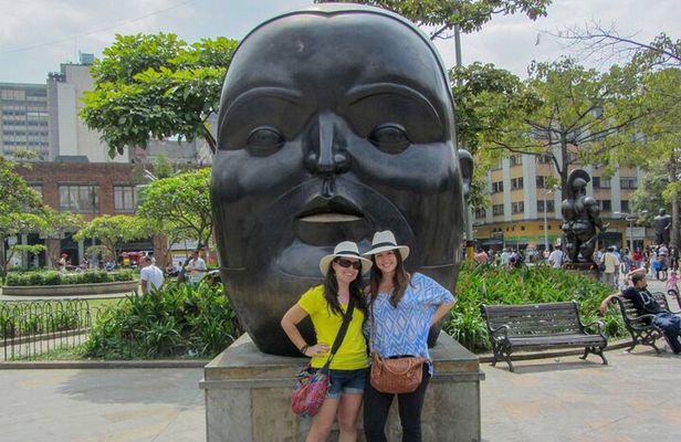 Private City Tour Medellin with Comuna 13 Tour