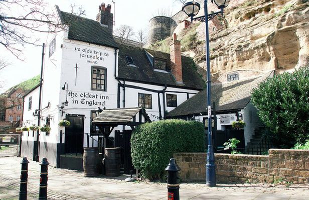 2 Hours Private Walking Adventure in Nottingham