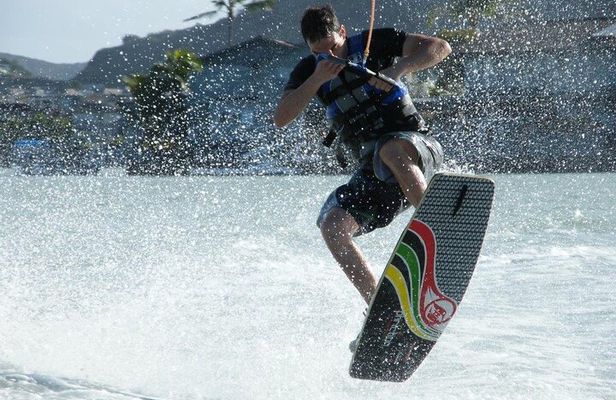 30 Minutes Wakeboarding Private Activity in Hawaii Kai