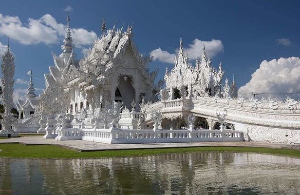 From Chiang Rai: 3 Temples, Golden Triangle Tour, Tea Plantation