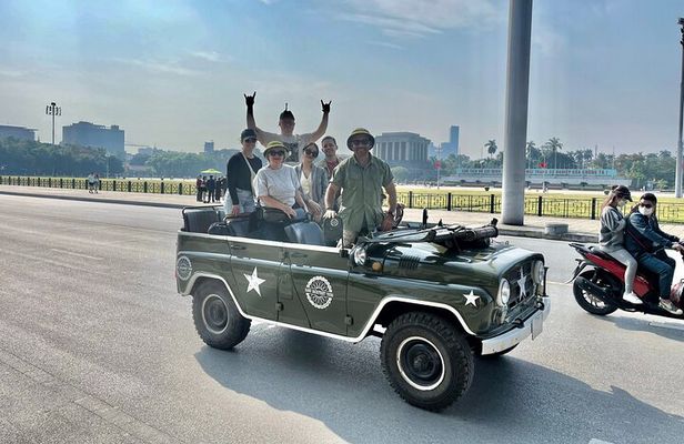 Hanoi Jeep Tour: Train-street, Highlights and Hidden Gems 