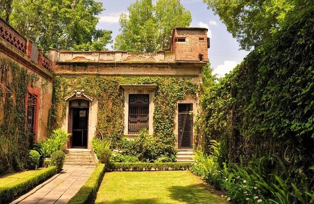 Guided tour of the Coyoacán neighborhood and the Leon Trotsky museum
