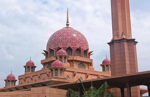 Grand KL, Putrajaya and Batu Caves Tour on Private Basis