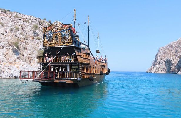 3 Island Luxury Cruise with 4 Swimming Stops with Captain Morgan