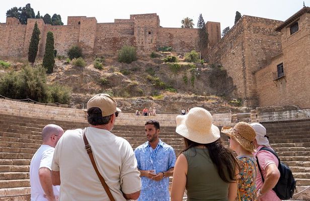 Malaga Walking Tour, Roman Theatre and Alcazaba with Tickets Included
