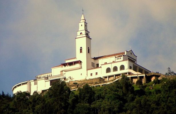 La Candelaria and Monserrate Tour: History and Culture