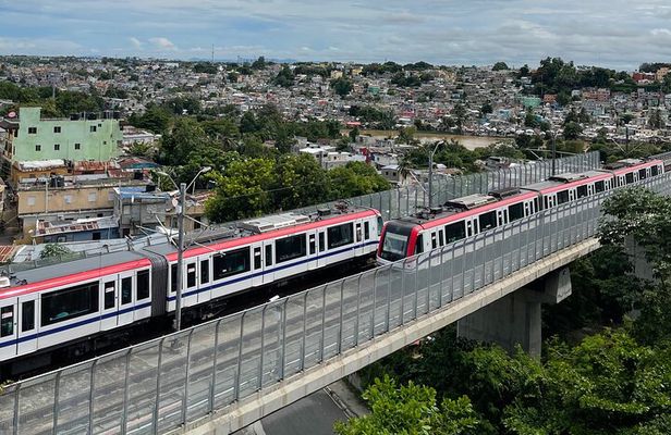 Santo Domingo: City Life Food & Transportation Tour