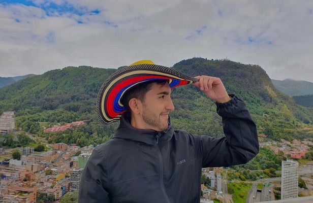 Bogota: Panoramic tour with Sky-High Picnic &Certified Tour Guide