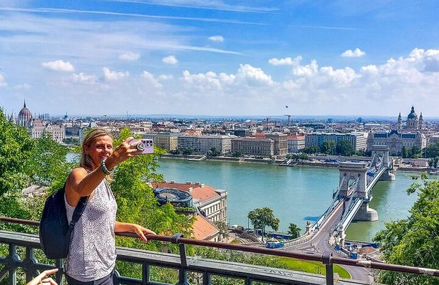 3 Hours Budapest Walking Private Tour with Food Tasting