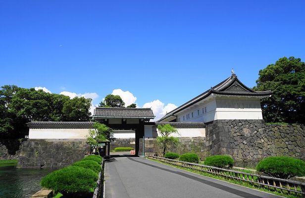 Tokyo, East Garden of the Imperial Palace w/ History Guide