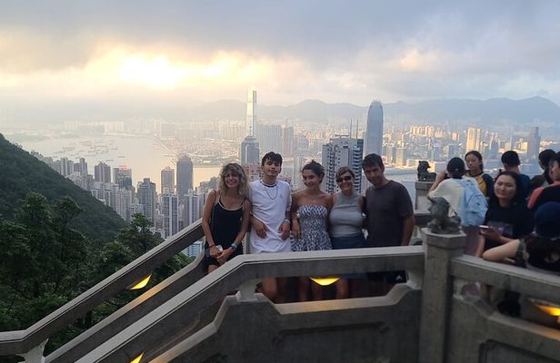 Deluxe Hong Kong City Tour using Mercedes-Benz V-Class Car+ Guide