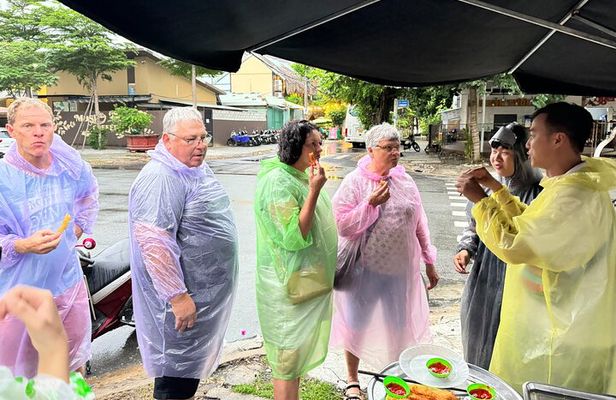 Danang Food Tour With Local Students