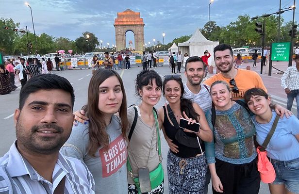 Private Old and New Delhi Day Tour by Car with Options