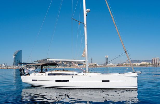 Day Sailing Experience, Barcelona(9 Persons)