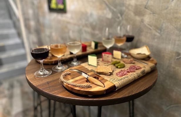 British Wine and Cheese Tasting Experience in City of Bath