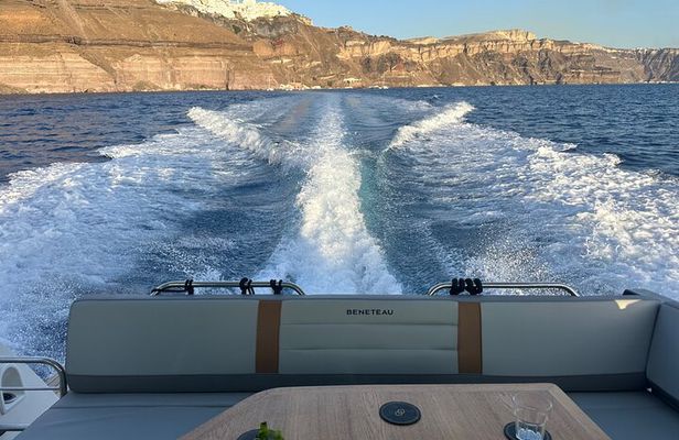 Private Caldera Cruise with Motor Yacht in Santorini