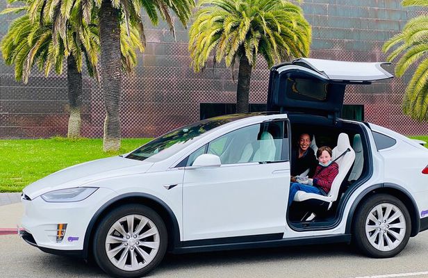 San Francisco Top Sights Private Tour with a Luxury Tesla