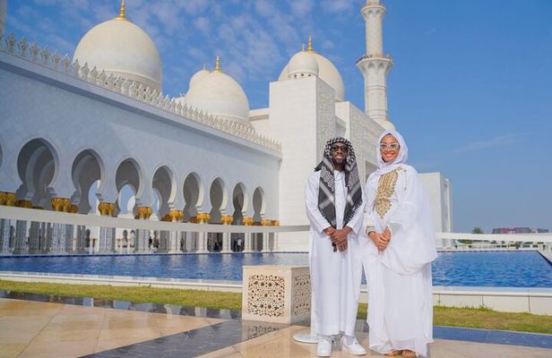 Full Day Abu Dhabi City Sightseeing Tour from Dubai with Guide