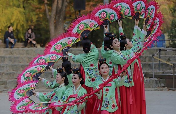 Korea Folk Village and Whasung Fortress Private Tour