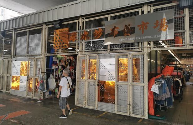 Sham Shui Po Private Walking Tour with Amateur Gourmet Local