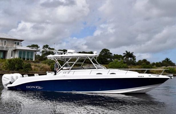 Private VIP party on a yacht with drinks and snacks in Punta Cana