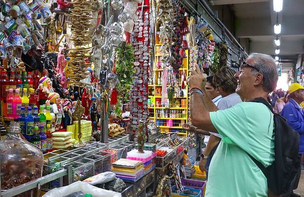 Bizarre tour in Gamarra Witches Market