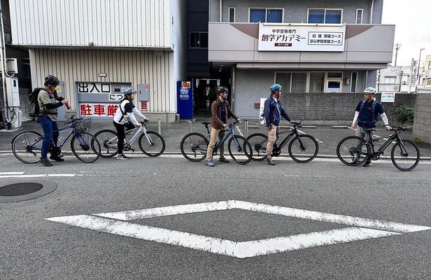 e-bike Cycling Tour in Himeji Castle Town