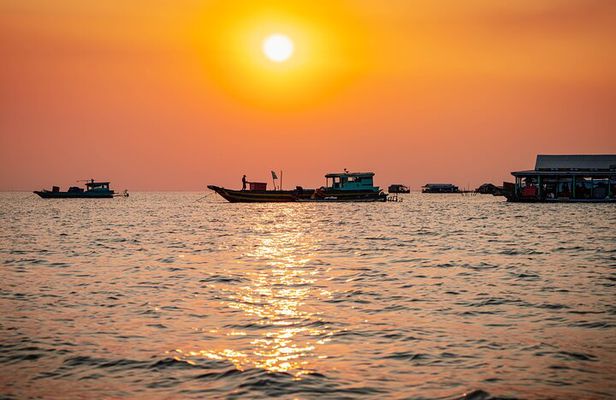Kampong Pluk Sunset Tour and Local Market Visit