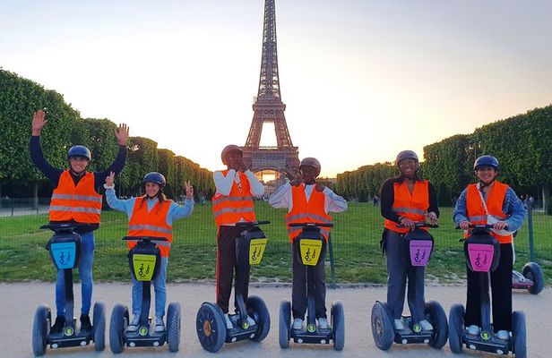 Segway by night ! Illuminated Paris