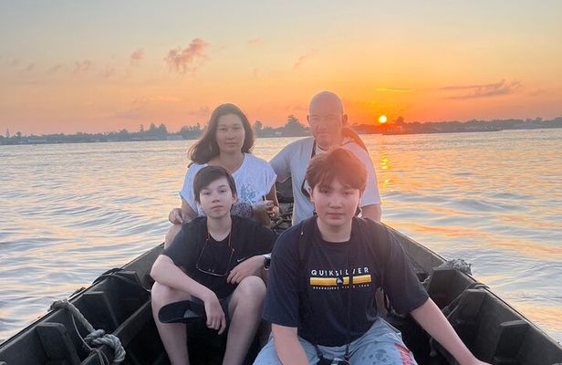 Private 2-Day Mekong Delta, Floating Market, Flower Villages Tour