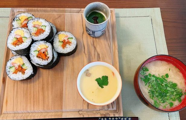 Tokyo 7hr Private Guided Tour & Sushi Roll Making Experience