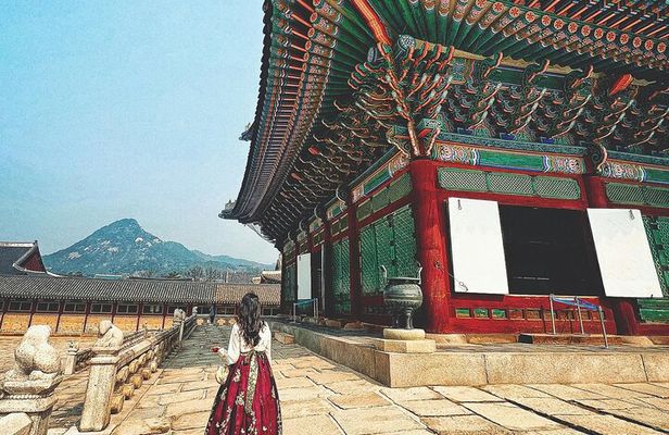 Hanbok in Palace and Traditional Dessert